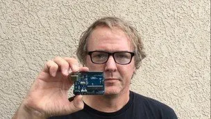 Arduino Discovery: programming the UNO board made simple